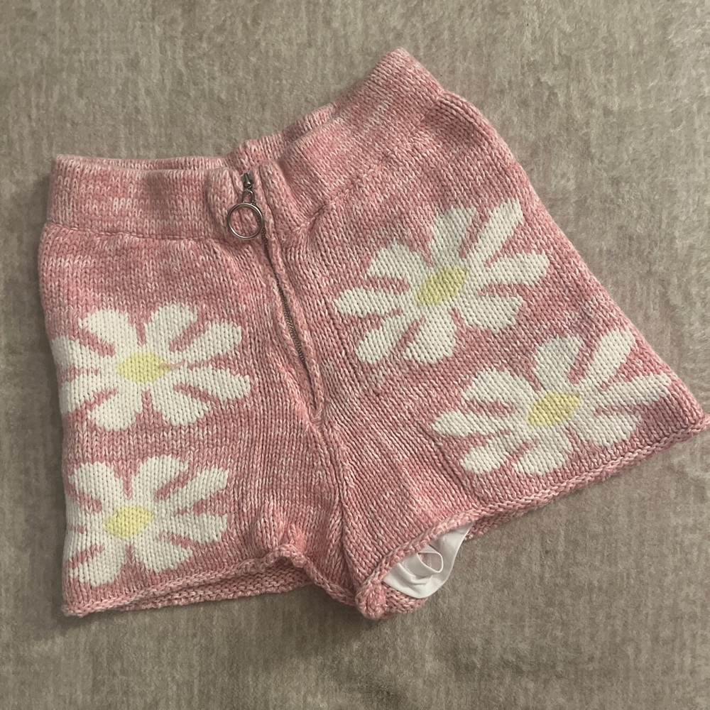 Storia Pink Daisy Crochet Knit Shorts